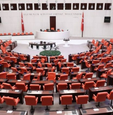 sosyal-medya-duzenlemesi-komisyondan-gecti-8sbiop6x.jpg