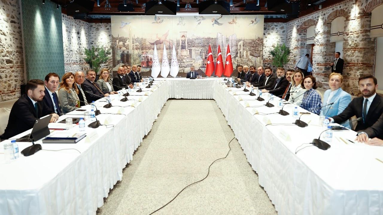 bakan-nebati-ayd-uyeleriyle-bir-araya-geldi-enxnz7gd.jpg