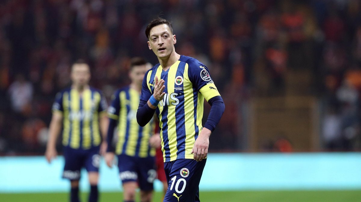 mesut özil